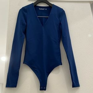 Abercrombie V-neck Long sleeve taupe bodysuit size XXS